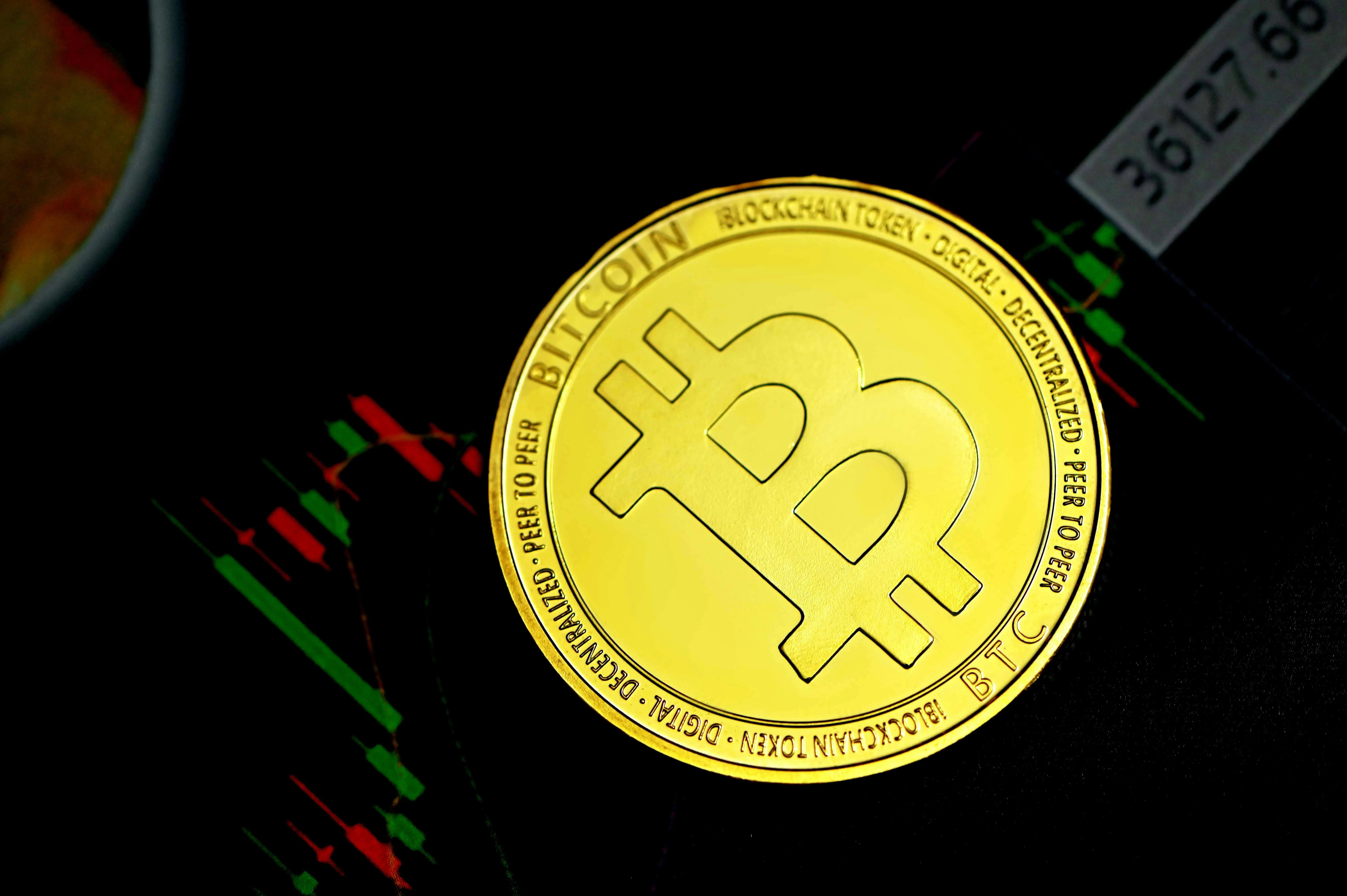 Bitcoin a US$ 77 Mil: O Que a Trégua no Oriente Médio Significa