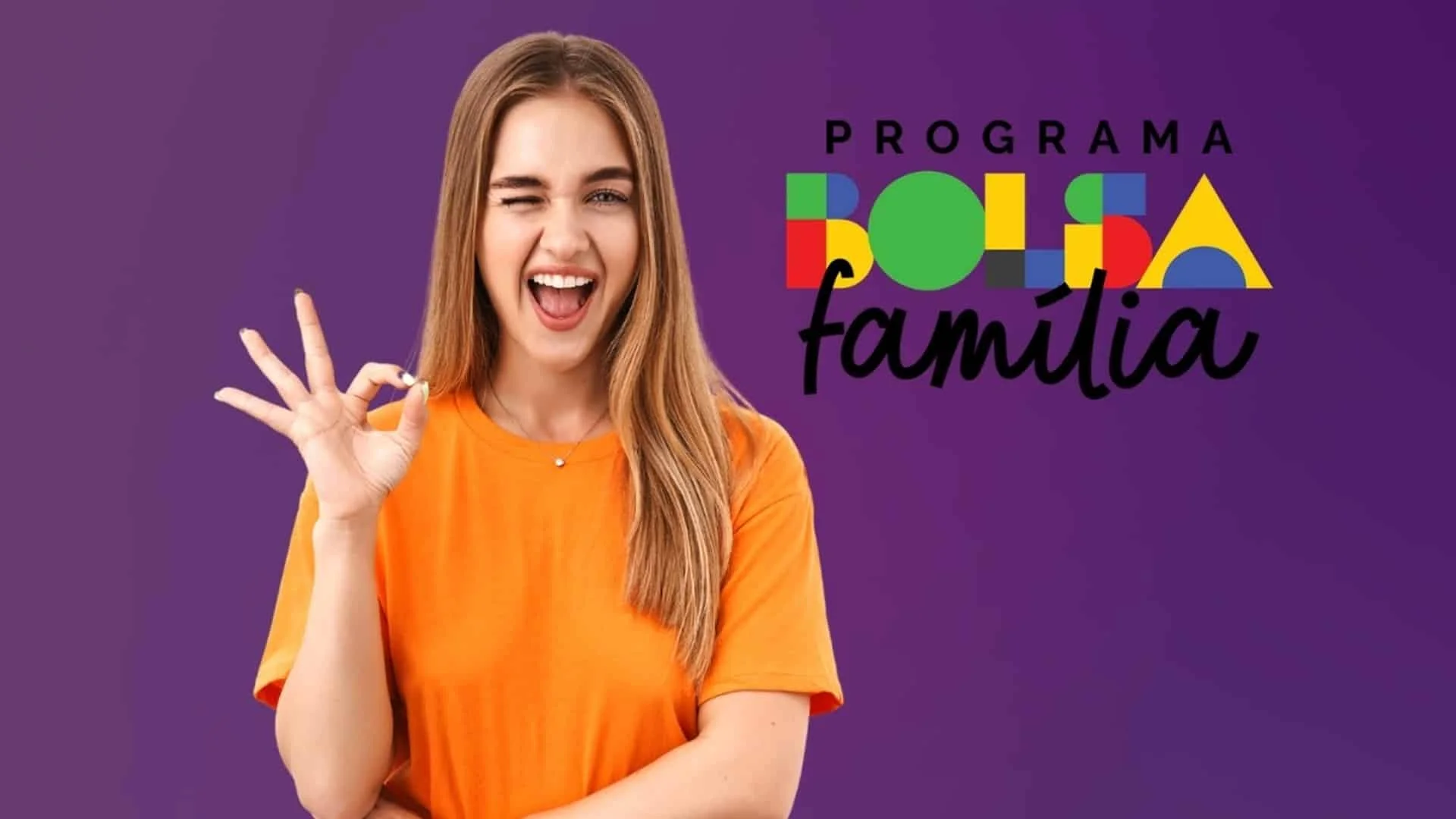 Família brasileira (mãe e filhos) em frente a um CRAS, com documentos, simbolizando a inscrição no Bolsa Família 2026. Ambiente acolhedor, expressando esperança e acesso a benefícios sociais.